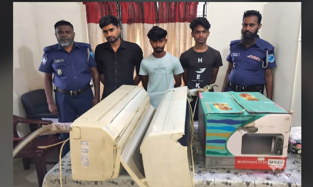 আলফাডাঙ্গায় সাবেক এমপির বাড়িতে দুর্ধর্ষ চুরি, পুলিশের অভিযানে ৩ চোর আটক