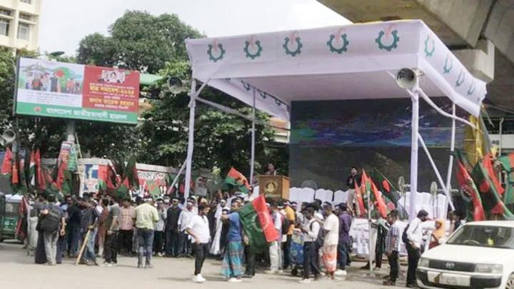 দলে দলে সমাবেশে আসছেন ছাত্রদলের নেতাকর্মীরা