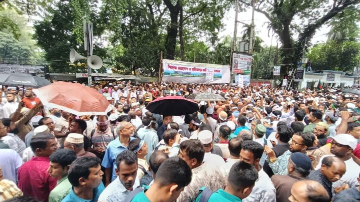 সরকারকে এক মাস সময় দিলেন শিক্ষকরা