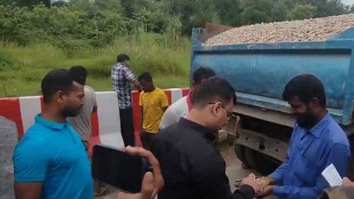 সিলেটে ৭০টি ট্রাক জব্দ, ৩৫ হাজার ঘনফুট পাথর উদ্ধার