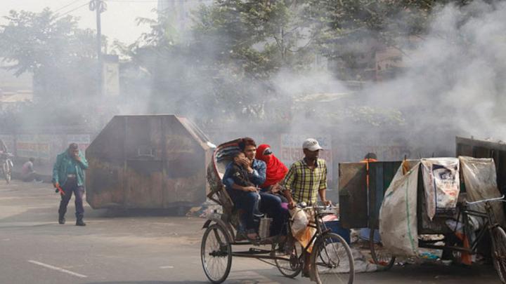 বাংলাদেশিদের গড় আয়ু কমছে সাড়ে ৫ বছর