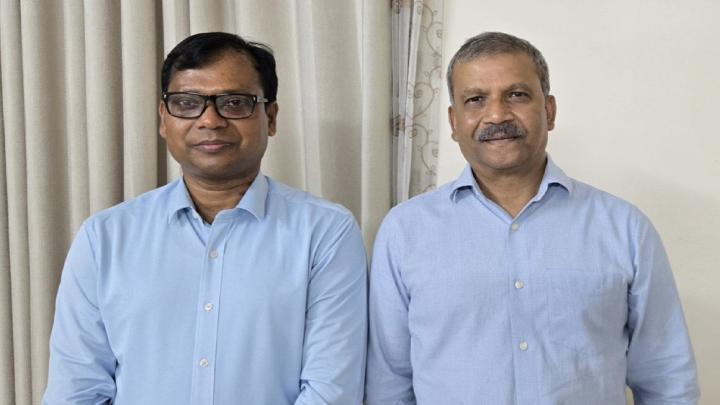 ডিসি সারোয়ার আলমকে নিয়ে আইন উপদেষ্টার আবেগঘন পোস্ট