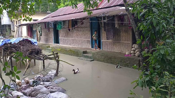 মীরসরাইয়ে পানি নিষ্কাশন ও চলাচলের পথ বন্ধ করে  দুর্ভোগ সৃষ্টি বিপাকে ১২ পরিবার