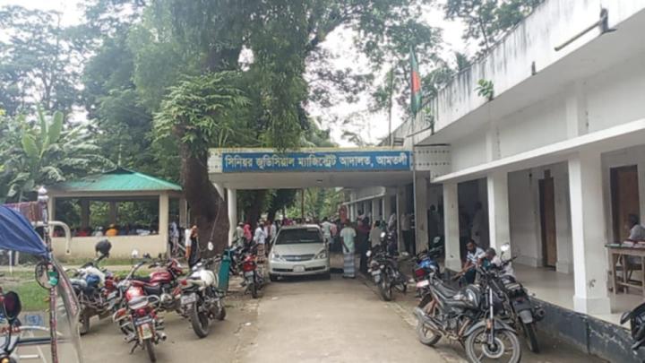 আমতলীতে মিথ্যা ঘটনা সাজিয়ে একাধিক মামলা দিয়ে হয়রানীর অভিযোগ