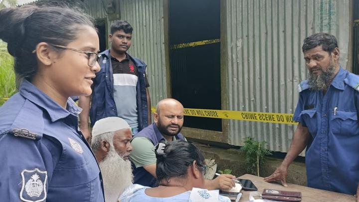 বরগুনায় নিজ ঘর থেকে স্ত্রীর গলাকাটা ও স্বামীর ঝুলন্ত লাশ উদ্ধার