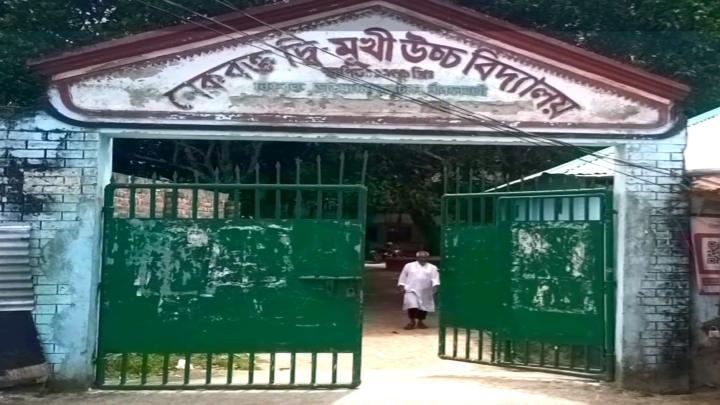স্কুলের দোকান ভাড়া পাচ্ছে না প্রতিষ্ঠান, অভিযোগ শিক্ষকের বিরুদ্ধে