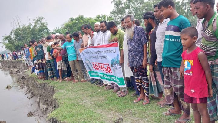 নাগেশ্বরীতে দুধকুমার নদের তীব্র ভাঙ্গনে নিঃস্ব শতশত পরিবার