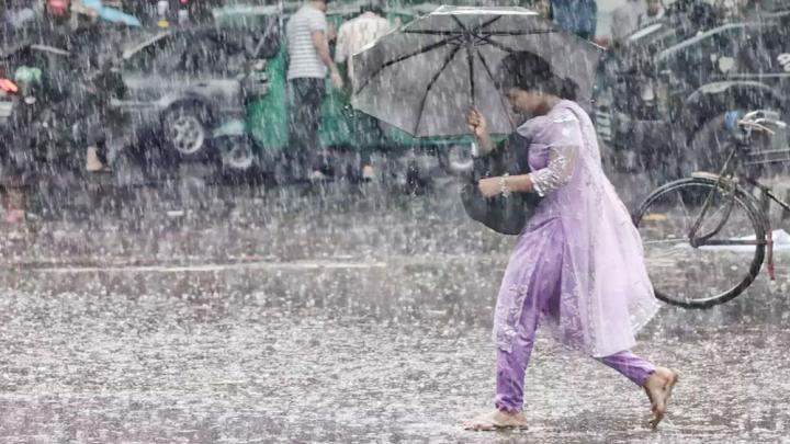 ঢাকাসহ ৬ বিভাগে অতিভারি বর্ষণের আভাস, পাহাড়ধসের শঙ্কা