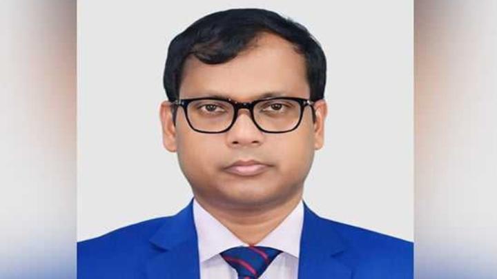 যে কারণে আলোচিত ডিসি সারওয়ার আলমকে শোকজ