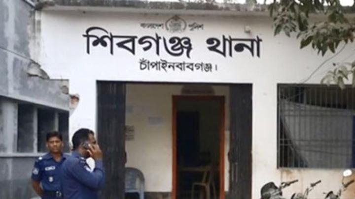 প্রবাসীর বাড়িতে লুটপাটের পর স্ত্রী-ছেলেকে কুপিয়ে হত্যা