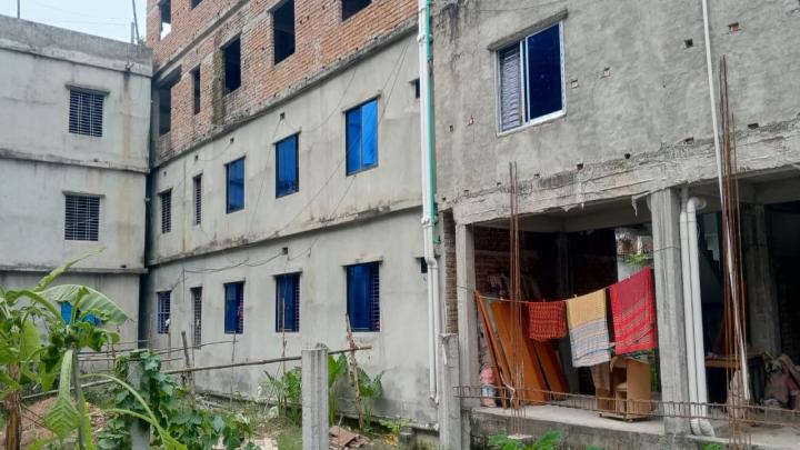 বোয়ালমারীতে পৌর কোড না মেনে বিল্ডিং নির্মাণ ভেঙে ফেলার নির্দেশ