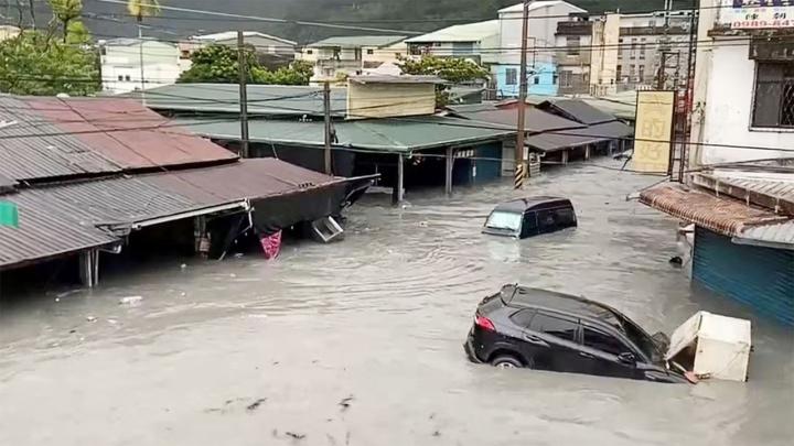 সুপার টাইফুন রাগাসার আঘাতে তাইওয়ানে নিহত ১৪, নিখোঁজ ১২৪