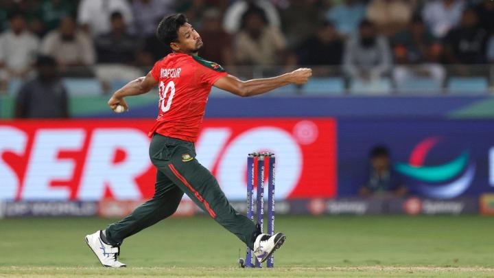 সাকিবের টি-টোয়েন্টি রেকর্ড ভাঙলেন মুস্তাফিজ