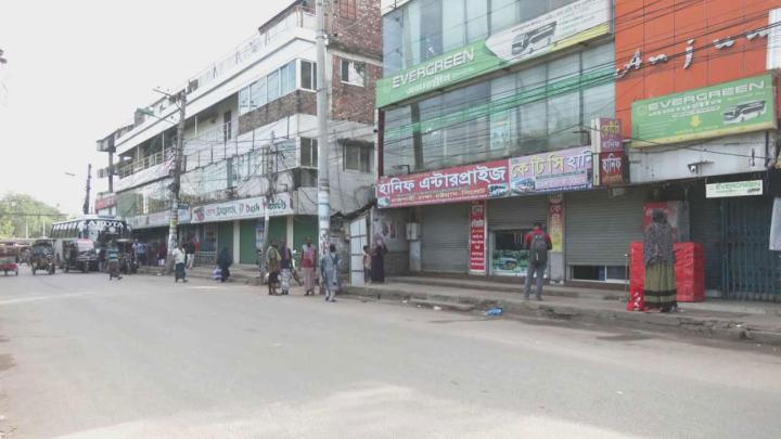 তিন জেলা থেকে দূরপাল্লার বাস চলাচল বন্ধ, দুর্ভোগে যাত্রীরা