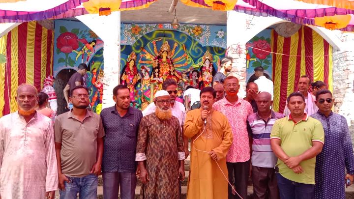 বিএনপি নেতা ডাঃ আঃ মজিদের কয়রায় বিভিন্ন পূজা মণ্ডপ পরিদর্শন