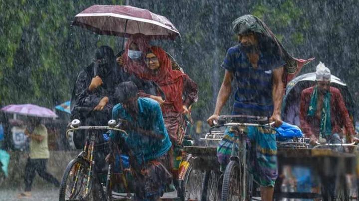৪৮ ঘণ্টার মধ্যে তিন বিভাগে অতিভারি বৃষ্টির পূর্বাভাস