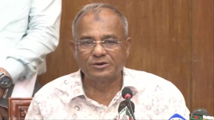 পাশের দেশ থেকে বিশৃঙ্খলা সৃষ্টির চেষ্টা করা হচ্ছে : স্বরাষ্ট্র উপদেষ্টা