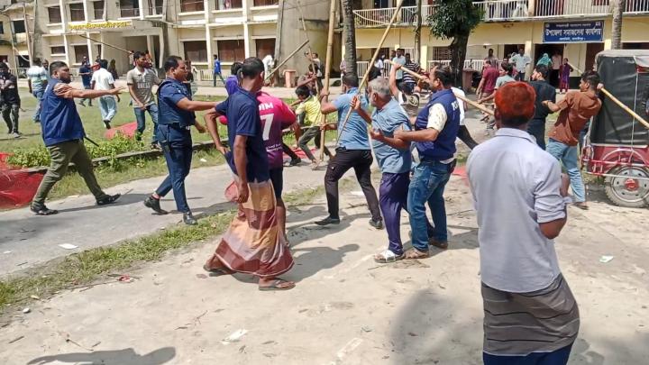 কালকিনিতে বিএনপির দুই গ্রুপের সংঘর্ষ পুলিশ-সাংবাদিকসহ আহত ১৫