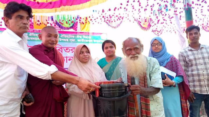 ‎পাঁচবিবিতে পাথরঘাটা বৌদ্ধ বিহারে কঠিনচীবর দান উৎসব উদযাপন