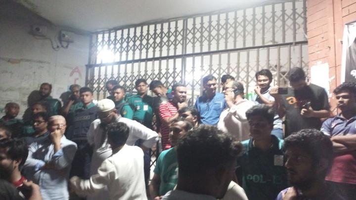 বেরোবিতে তিন বিভাগের সংঘর্ষ, ৮ শিক্ষার্থী বহিষ্কার