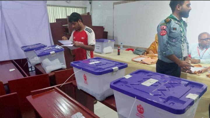 চাকসু নির্বাচন : ভোটগ্রহণ শেষ, চলছে গণনার প্রস্তুতি