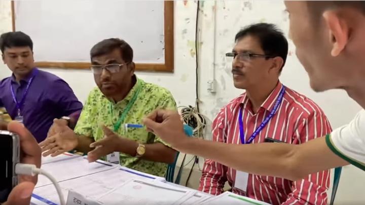 রাকসু নির্বাচন : আগে থেকেই পাওয়া গেল স্বাক্ষর করা দেড় শ ব্যালট!