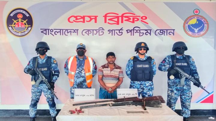 সুন্দরবন থেকে অস্ত্র গোলাবারুদ সহ ডাকাত রাঙ্গা বাহীনির প্রধান অটক সুন্দরবন থেকে অস্ত্র গোলাবারুদ সহ ডাকাত রাঙ্গা বাহীনির প্রধান অটক