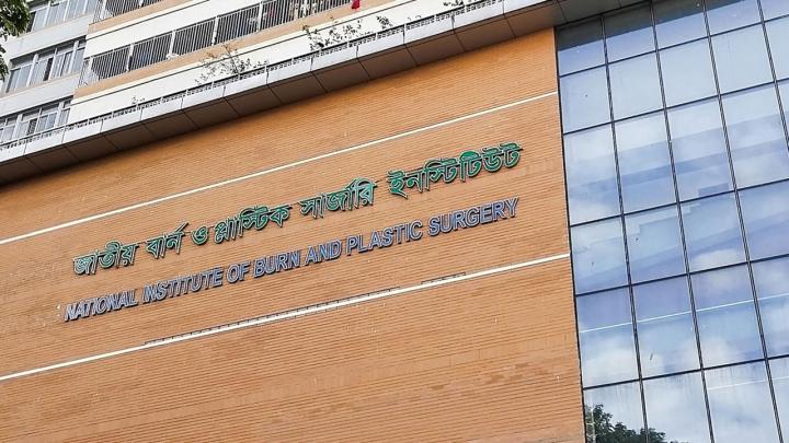 ব্রাহ্মণবাড়িয়ায় ট্রান্সফর্মার বিস্ফোরণে ৮ শিক্ষার্থী দগ্ধ ব্রাহ্মণবাড়িয়ায় ট্রান্সফর্মার বিস্ফোরণে ৮ শিক্ষার্থী দগ্ধ