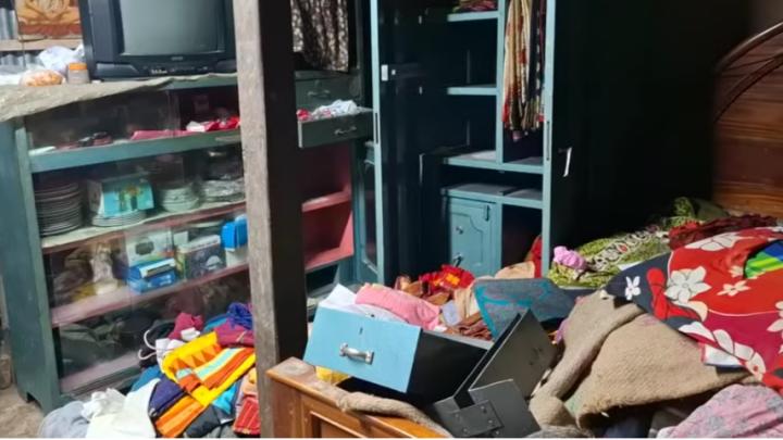 বোয়ালমারীতে সাহা পরিবারে দূর্যোগ কাটছে না নারু সাহার বাড়িতে দূর্ধর্ষ ডাকাতি