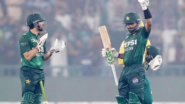 বাবরের আরেকটি রেকর্ডের দিনে সিরিজ জিতল পাকিস্তান