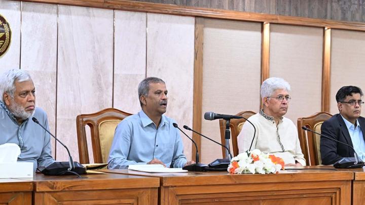 অপেক্ষা করেও রাজনৈতিক মতামত না পেলে নিজের মতো পদক্ষেপ নেবে সরকার