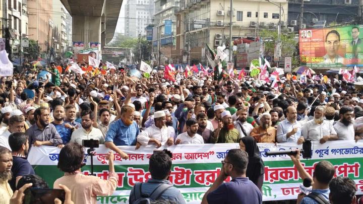 নভেম্বরেই গণভোটের দাবিতে উত্তাল পল্টন