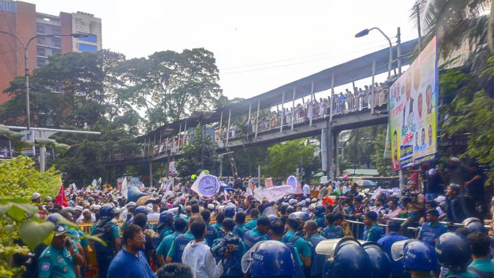 যমুনা অভিমুখে জামায়াতসহ ৮ দলের পদযাত্রা আটকে দিল পুলিশ