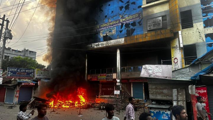 বিএনপির দুই পক্ষের সংঘর্ষে রণক্ষেত্র ফরিদপুর, পুলিশসহ আহত ২৫