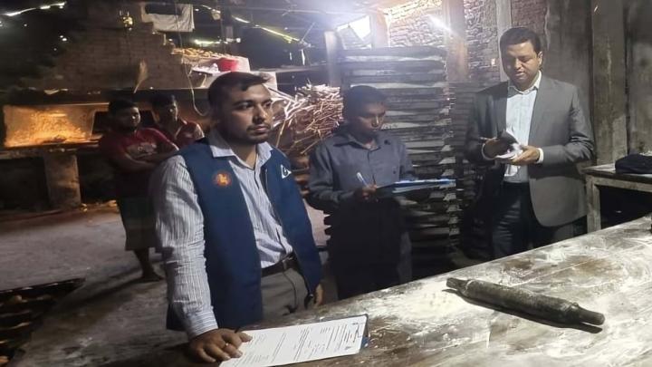 নকলায় ভ্রাম্যমাণ আদালতে ৩ বেকারির মালিককে ৭৫ হাজার টাকা জরিমানা