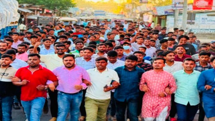 পেকুয়ায় শেখ হাসিনার  ফাঁসির রায়ে  ছাত্রদলের আনন্দ মিছিল ও মিষ্টি বিতরণ