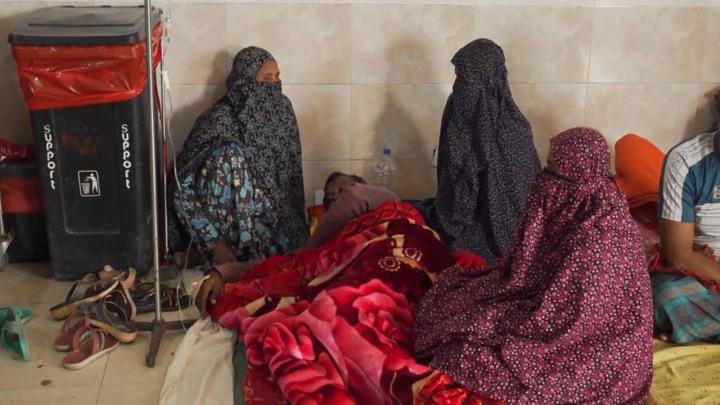 বিয়ের অনুষ্ঠানে দাওয়াত না দেওয়ায় দু’পক্ষের সংঘর্ষে আহত ১০