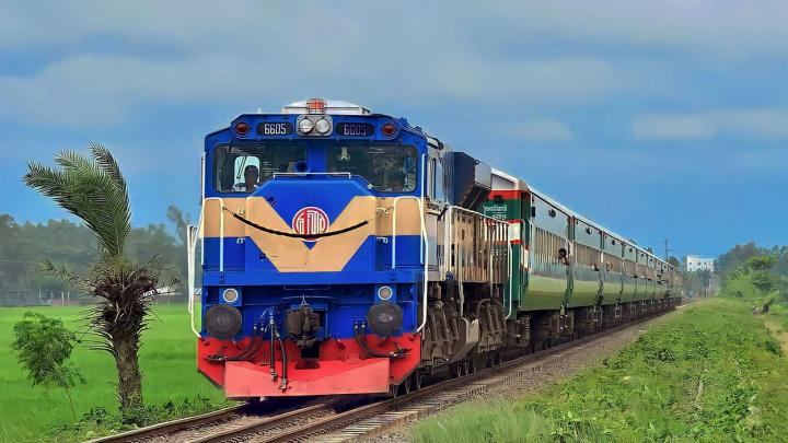 টিকিটবিহীন ২১১০ যাত্রীর কাছ থেকে সাড়ে ৪ লাখ টাকা আদায়