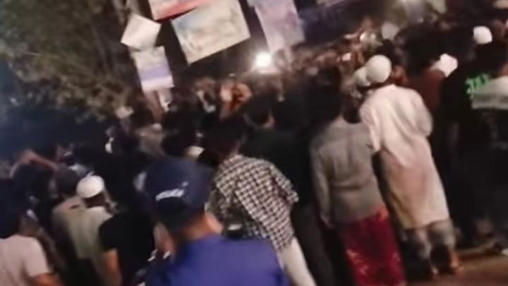 ব্রাহ্মণবাড়িয়ায় গুলিতে নিহত ছাত্রদলকর্মীর লাশ নিয়ে থানার সামনে বিক্ষোভ