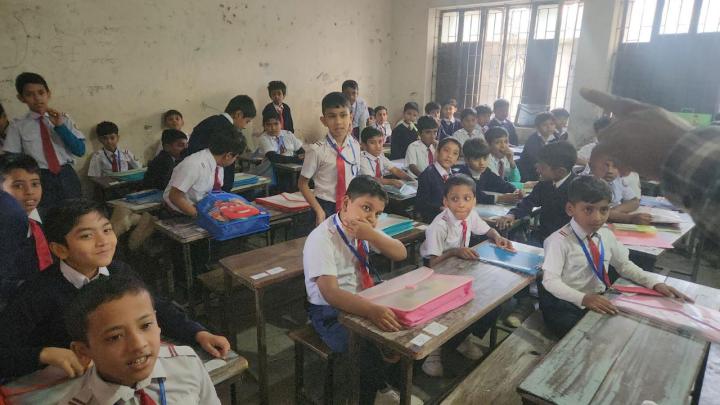 শিক্ষকদের আন্দোলন, দেড় ঘণ্টা দেরিতে শুরু হলো বার্ষিক পরীক্ষা