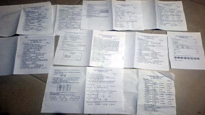 পরীক্ষার আগেই শিক্ষার্থী-অভিভাবকদের হাতে হাতে প্রশ্নপত্র