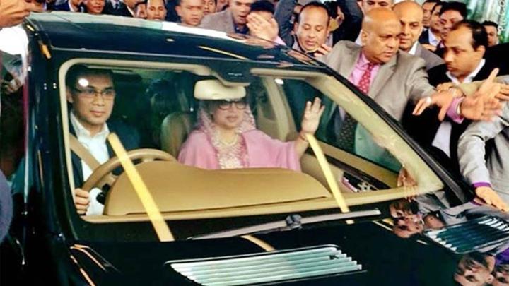 খালেদা জিয়ার পরিস্থিতি অপরিবর্তিত থাকলে শিগগিরই দেশে ফিরবেন তারেক রহমান