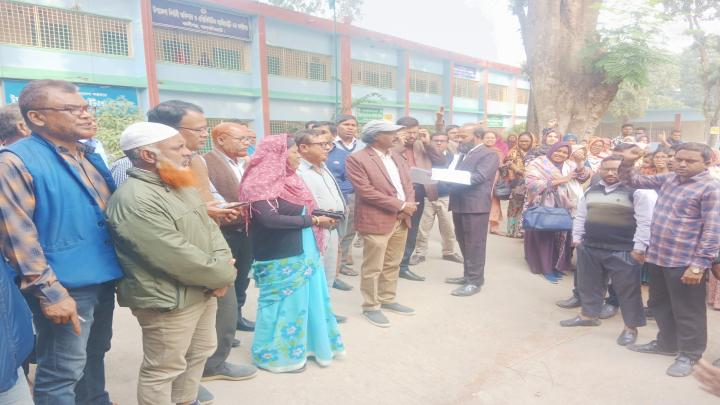 কালীগঞ্জে প্রাথমিক শিক্ষকদের কর্মবিরতি পালিত