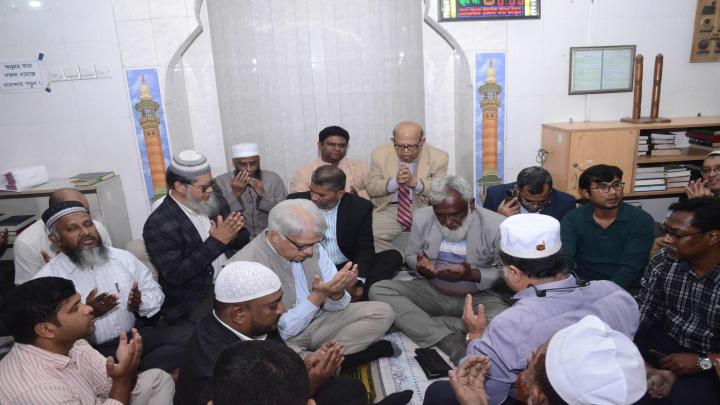 খালেদা জিয়ার রোগমুক্তি ও সুস্থতা কামনায় দোয়া মাহফিল