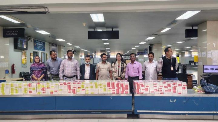 চট্টগ্রাম বিমানবন্দরে মালিকবিহীন লাগেজে মিলল ৯০ লাখ টাকার সিগারেট