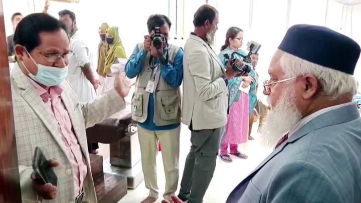 স্বাস্থ্যের ডিজির সঙ্গে তর্ক, নিঃর্শত ক্ষমা চাইলেন সেই চিকিৎসক