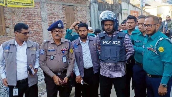 আসামি ধরতে গিয়ে হামলার শিকার সিআইডি কর্মকর্তা, ৭ ঘণ্টার পর ছাত্রলীগ নেতা গ্রেপ্তার