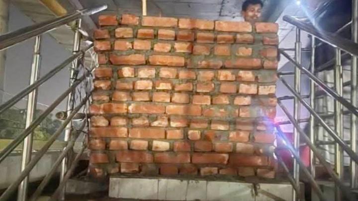 ছিনতাই বন্ধে টঙ্গী ফ্লাইওভারের তিন সিঁড়ি সাময়িক বন্ধ