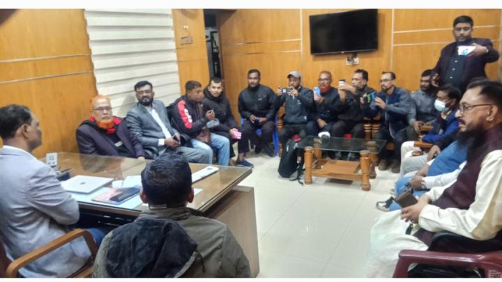 বোয়ালমারীতে নবাগত অফিসার-ইন-চার্জ (ওসি)র সাংবাদিকদের সাথে মত বিনিময়