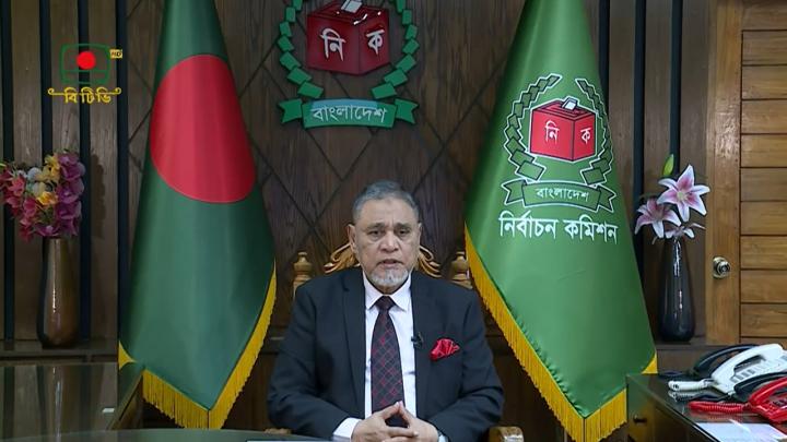 ত্রয়োদশ জাতীয় সংসদ নির্বাচনের তফসিল ঘোষণা চলছে